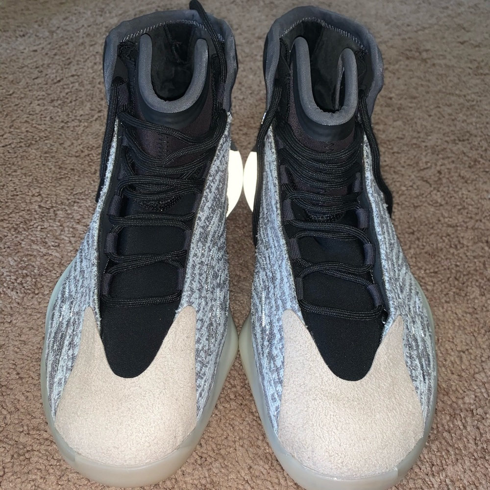Yeezy Quantum, lifestyle model!